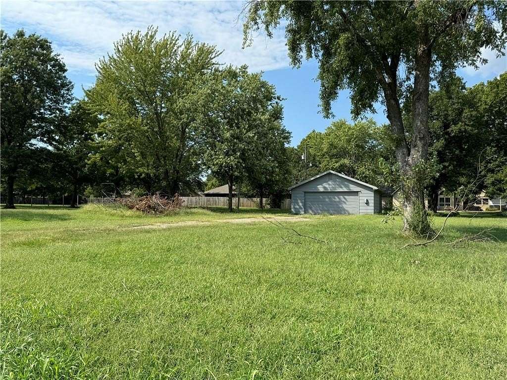 0.936 Acres of Residential Land for Sale in Parsons, Kansas