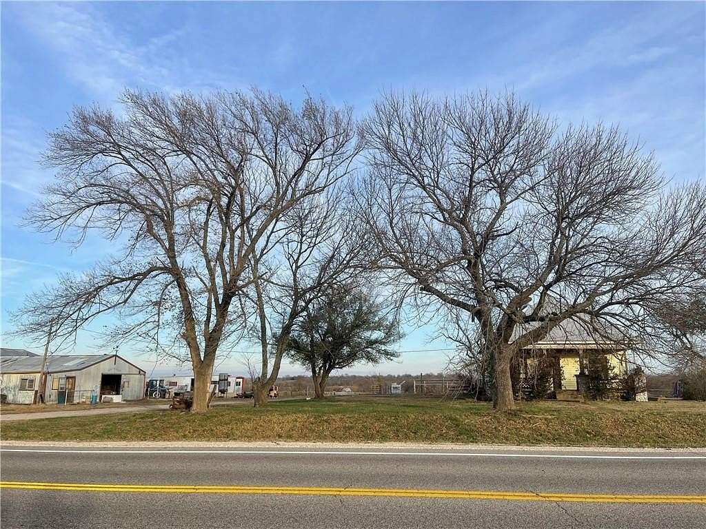 8.5 Acres of Land with Home for Sale in Erie, Kansas