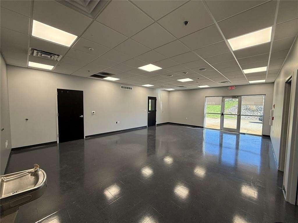 6 Acres of Improved Commercial Land for Sale in Waterloo, Iowa