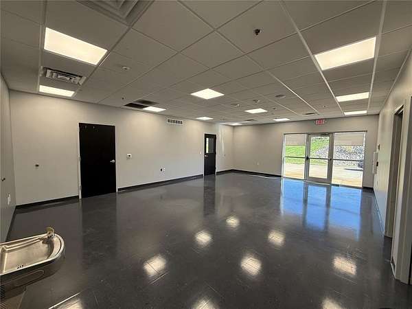 6 Acres of Improved Commercial Land for Sale in Waterloo, Iowa