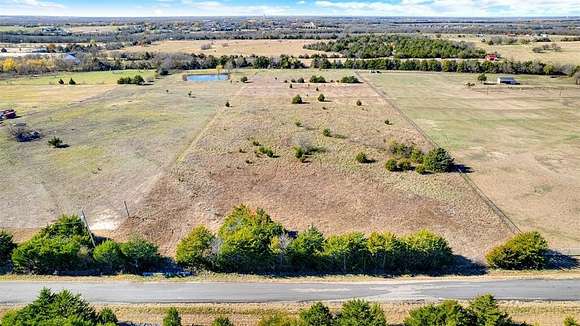 5.911 Acres of Residential Land for Sale in Celeste, Texas