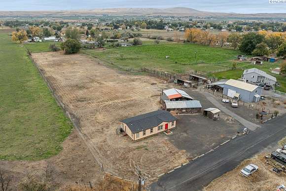 2.47 Acres of Residential Land with Home for Sale in Kennewick, Washington