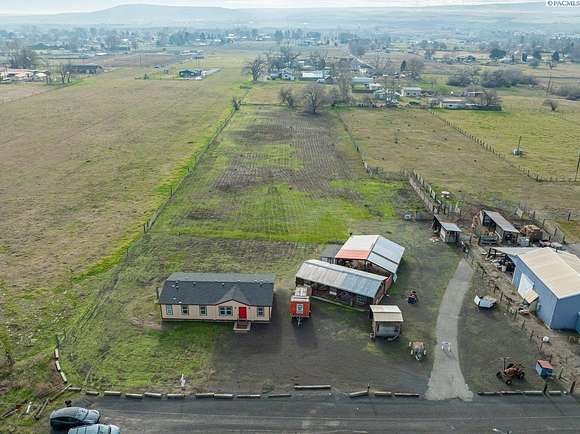 2.47 Acres of Residential Land with Home for Sale in Kennewick, Washington