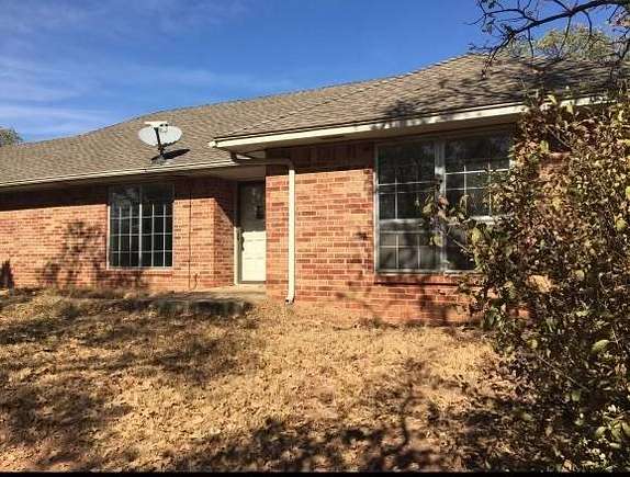 2 Acres of Residential Land with Home for Lease in Arcadia, Oklahoma