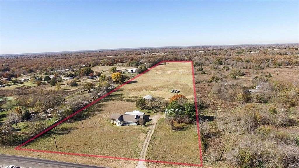 13.52 Acres of Land with Home for Sale in Kemp, Texas