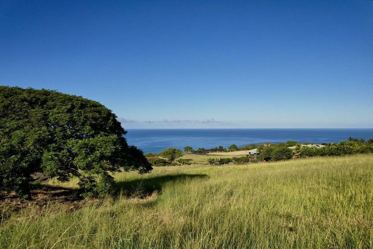 1.546 Acres of Residential Land for Sale in Kealakekua, Hawaii