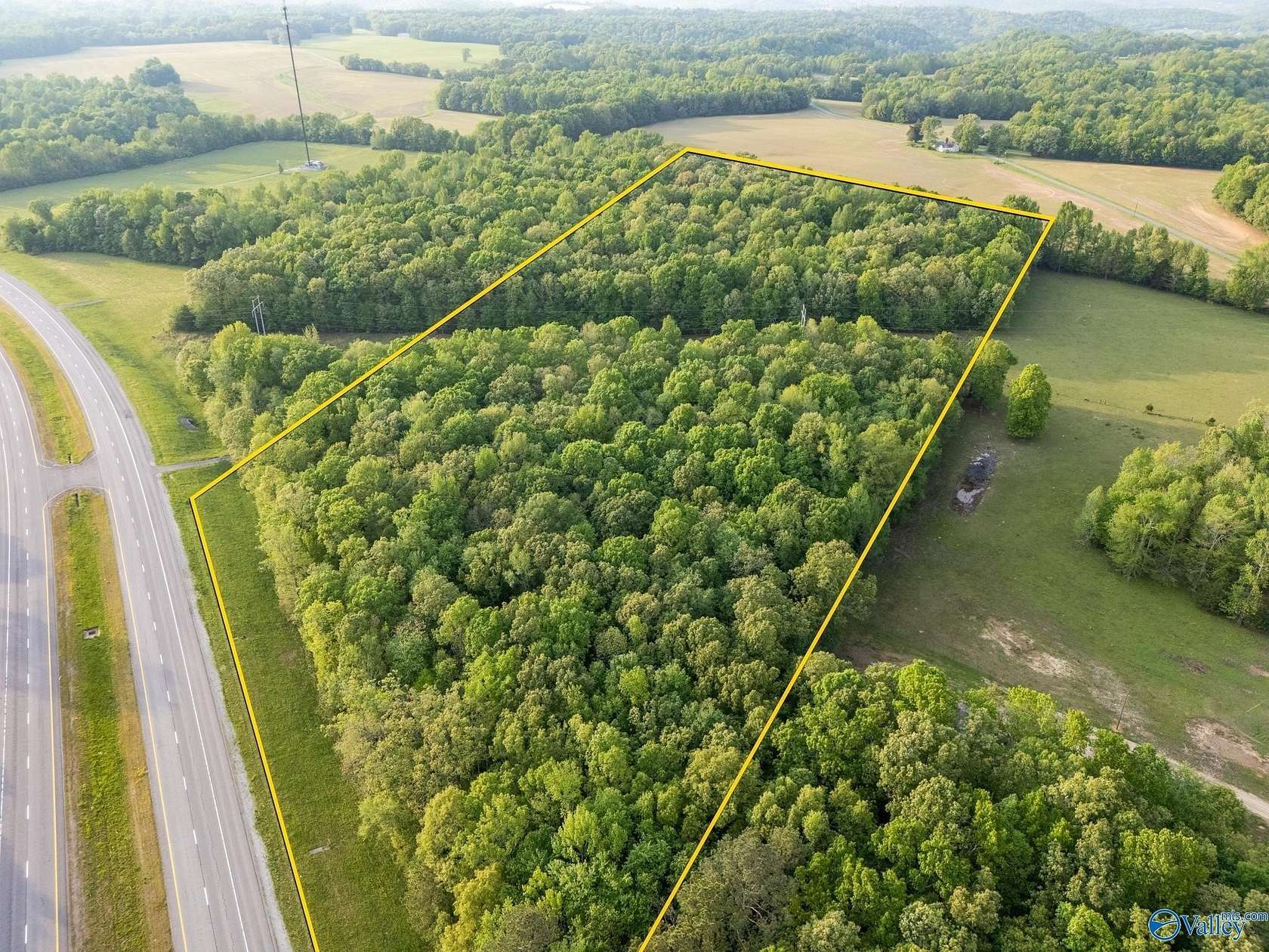 17.74 Acres of Land for Sale in Fayetteville, Tennessee