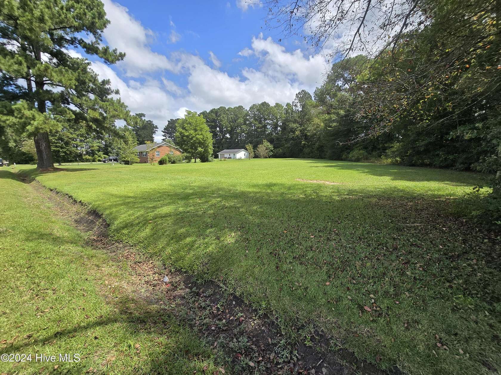 0.96 Acres of Residential Land for Sale in Burgaw, North Carolina