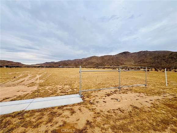 4.65 Acres of Land for Sale in Apple Valley, California