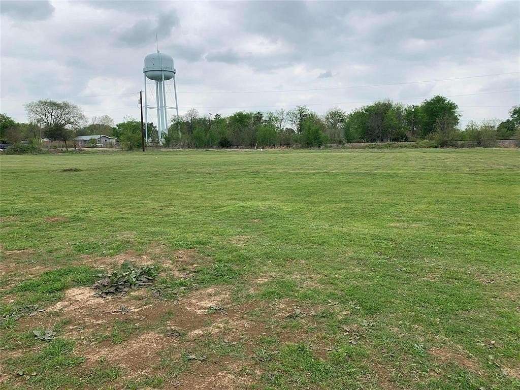 3.61 Acres of Mixed-Use Land for Sale in Wills Point, Texas