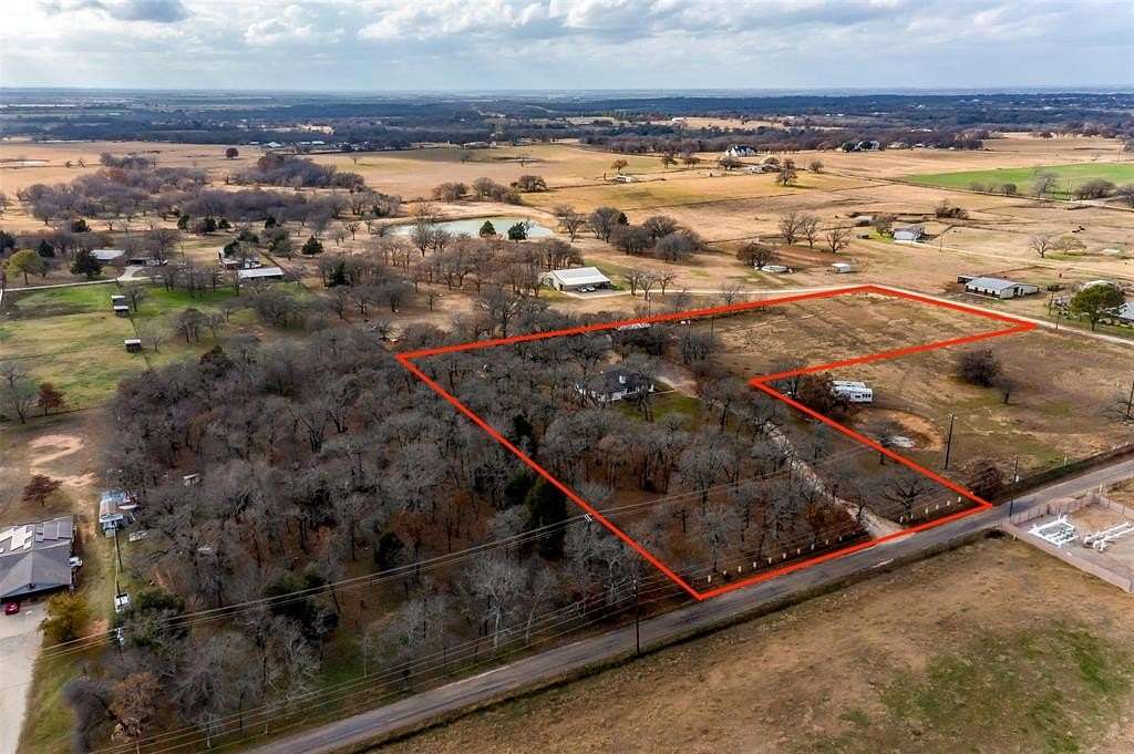 4 Acres of Residential Land with Home for Sale in Grandview, Texas