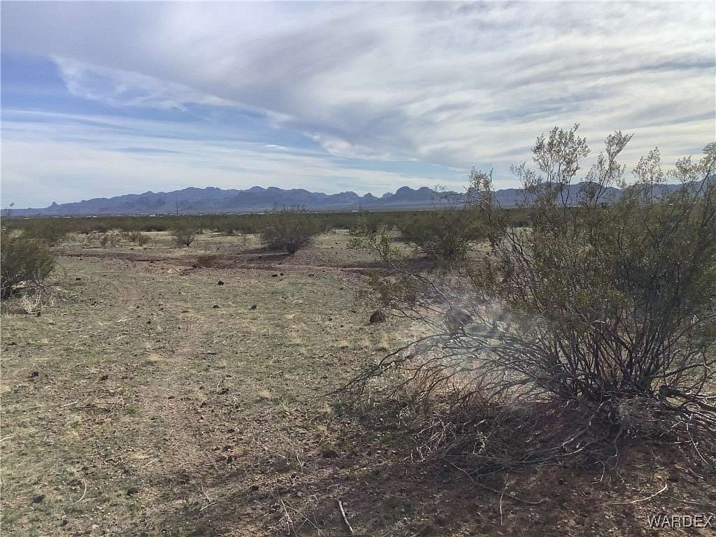 2.349 Acres of Residential Land for Sale in Golden Valley, Arizona