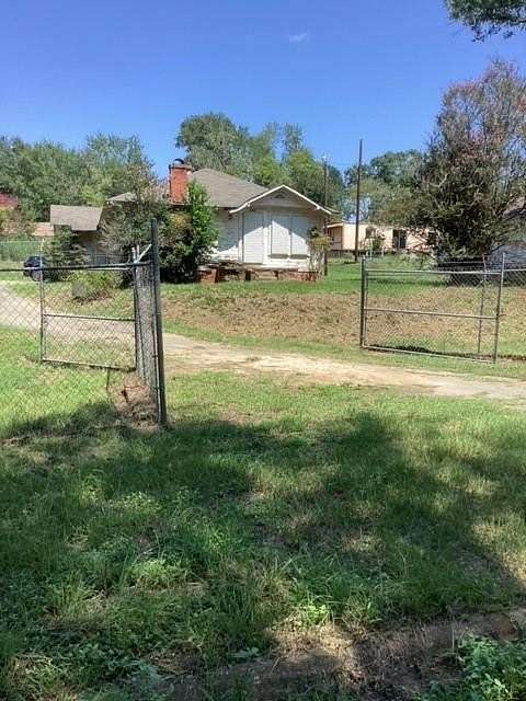 2 Acres of Residential Land with Home for Sale in Nacogdoches, Texas