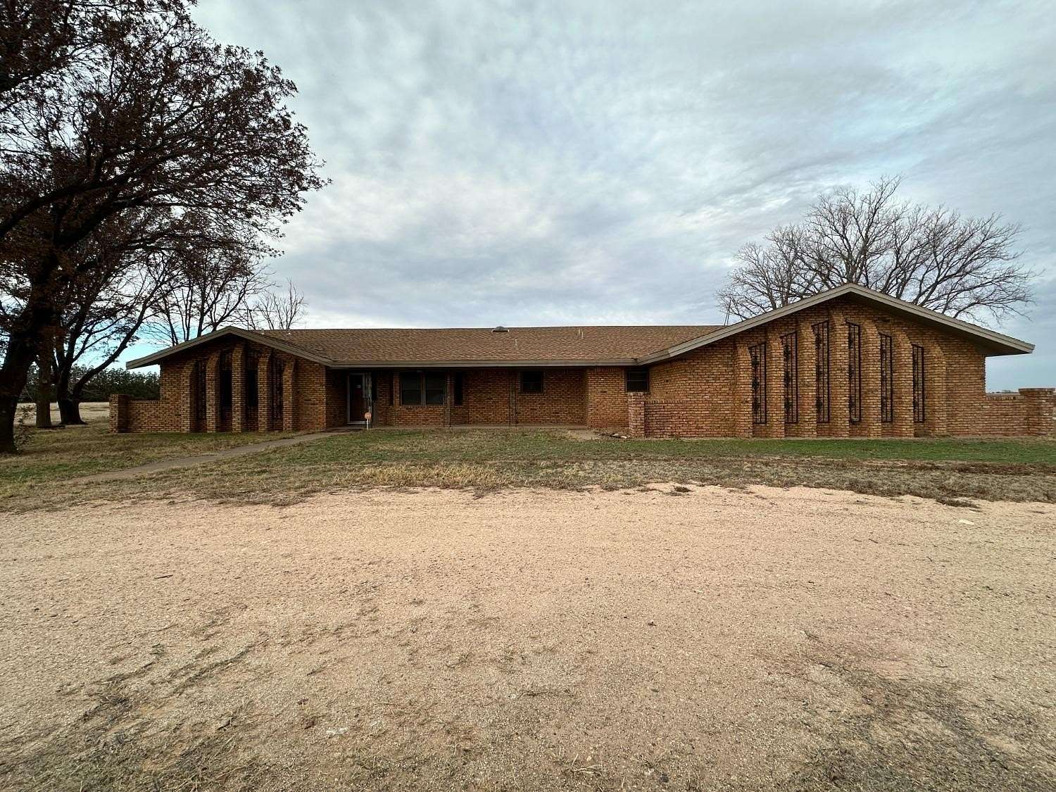 2.67 Acres of Residential Land with Home for Sale in Levelland, Texas