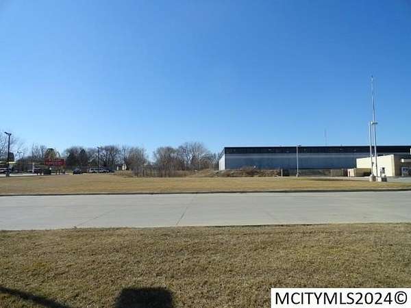 1 Acre of Land for Sale in Mason City, Iowa