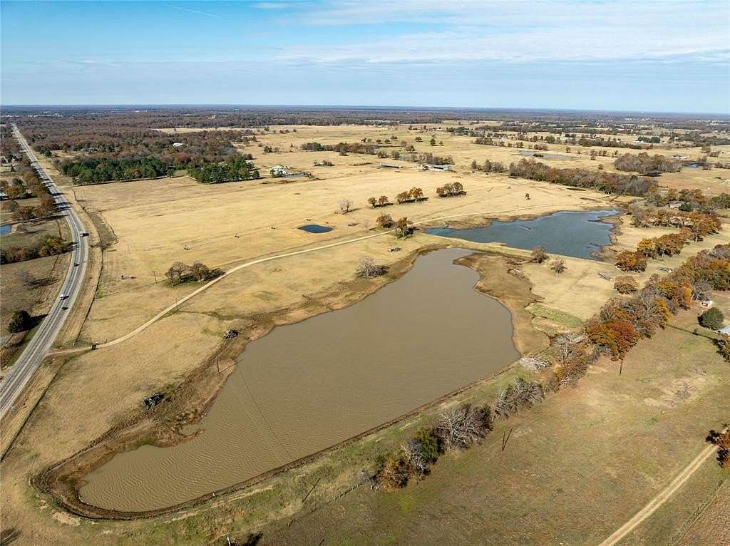 192.07 Acres of Improved Agricultural Land for Sale in Blossom, Texas