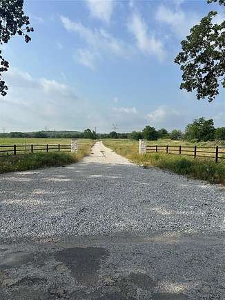 20.482 Acres of Land with Home for Sale in Sunset, Texas