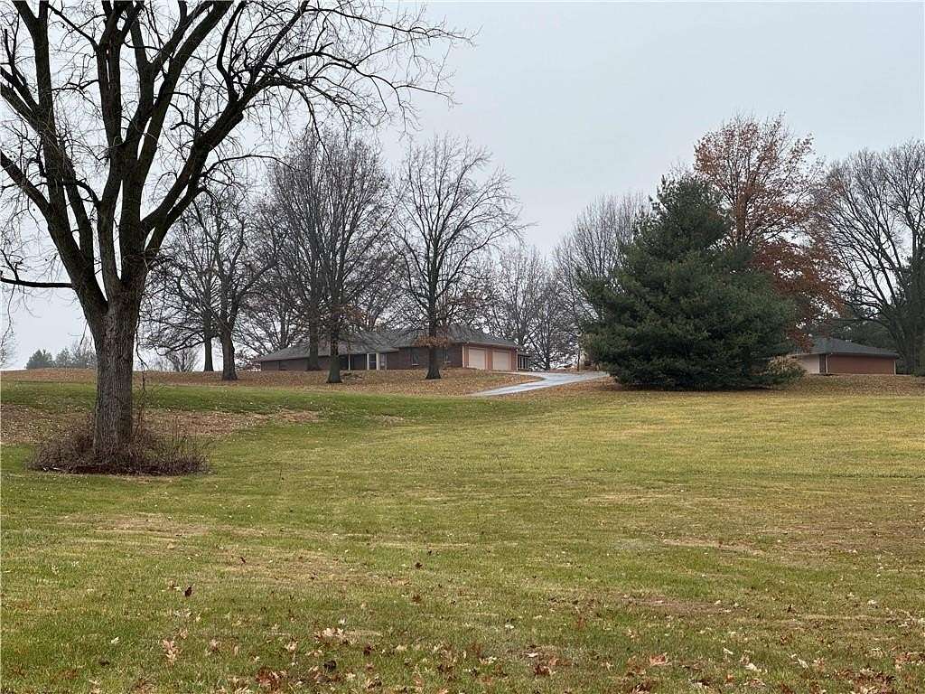 8.22 Acres of Residential Land with Home for Sale in St. Joseph, Missouri