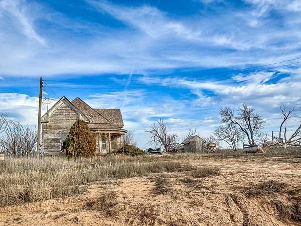 2 Acres of Residential Land with Home for Sale in Tulia, Texas
