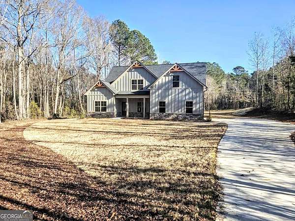 5 Acres of Residential Land with Home for Sale in Concord, Georgia