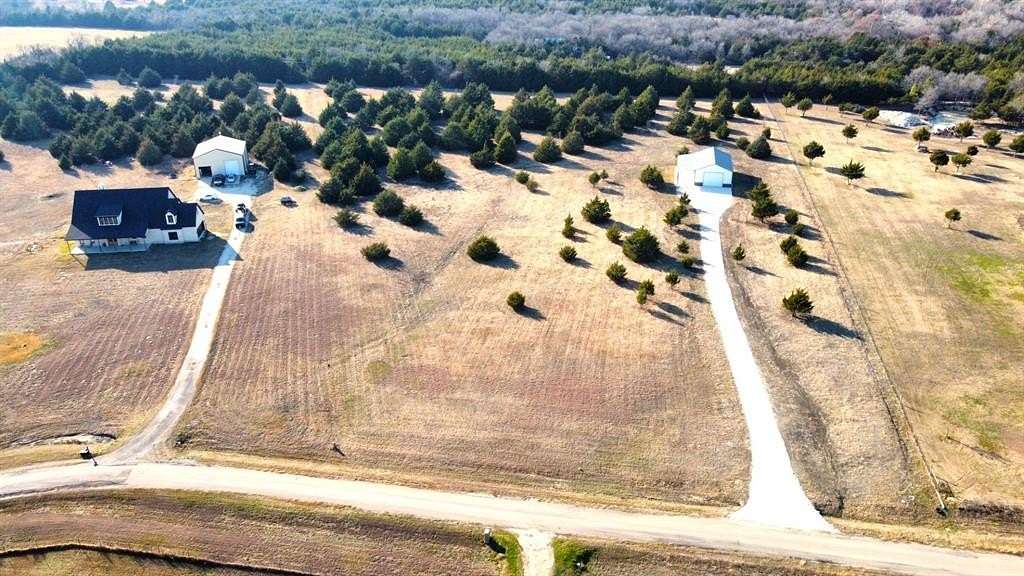 7.66 Acres of Residential Land for Sale in Whitewright, Texas