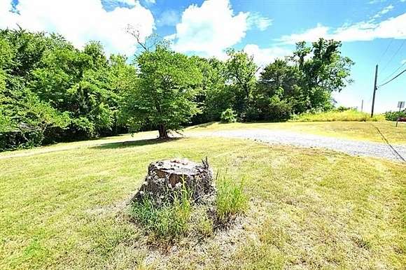 1.121 Acres of Residential Land for Sale in Tahlequah, Oklahoma