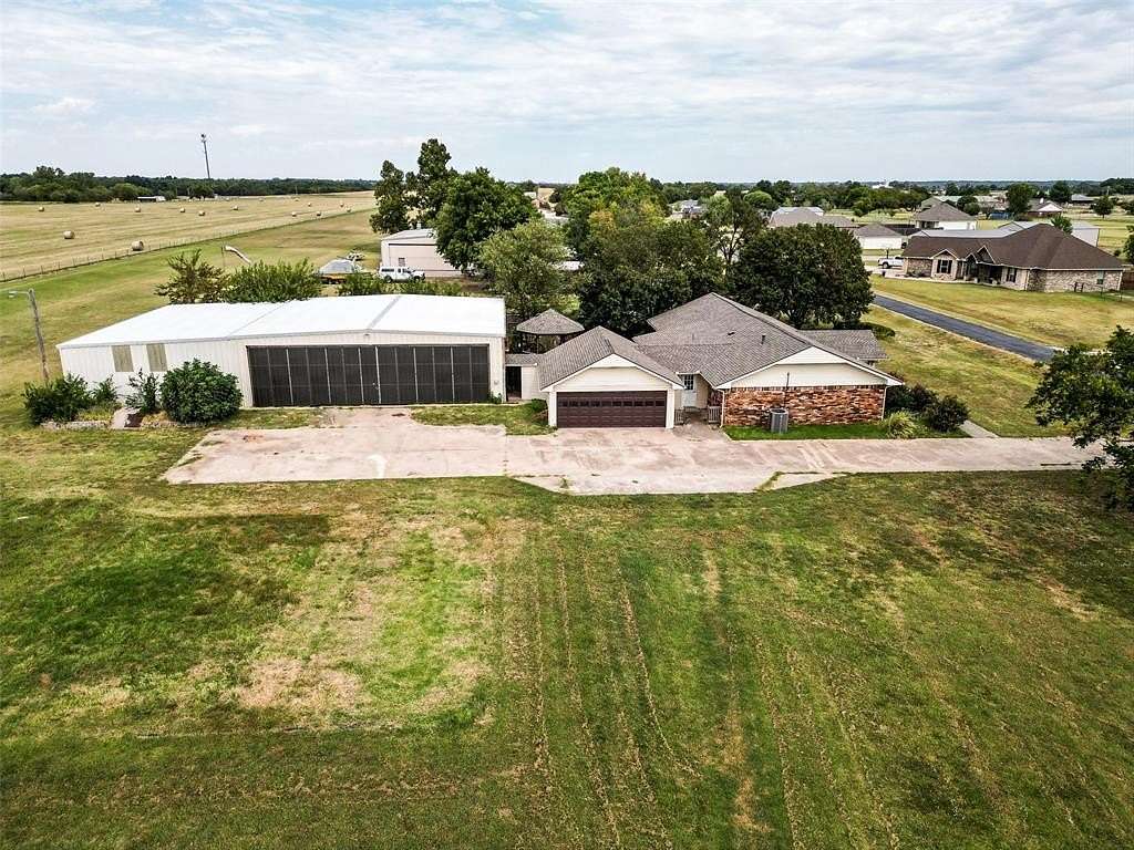 2 Acres of Residential Land with Home for Sale in Washington, Oklahoma