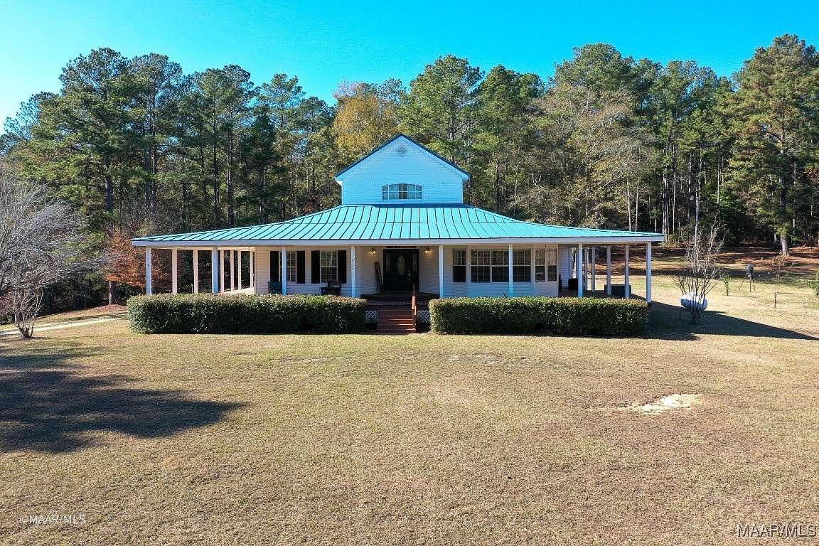 2.71 Acres of Residential Land with Home for Sale in Grove Hill, Alabama