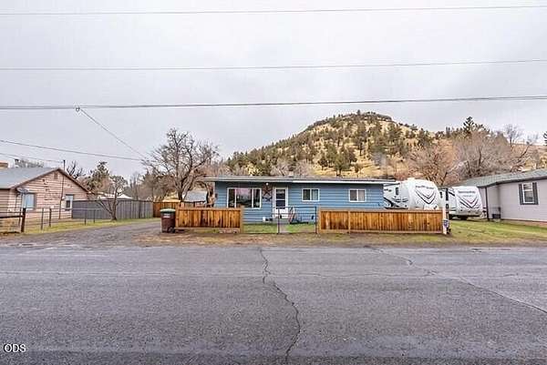 2.16 Acres of Land with Home for Sale in Prineville, Oregon