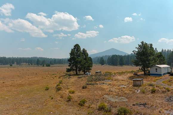 10.78 Acres of Land with Home for Sale in Chiloquin, Oregon