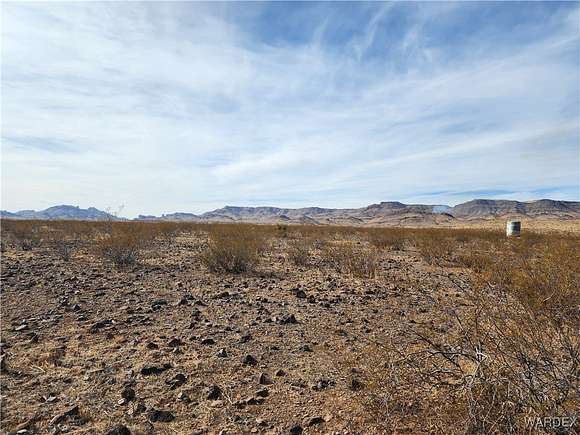 2.35 Acres of Residential Land for Sale in Golden Valley, Arizona