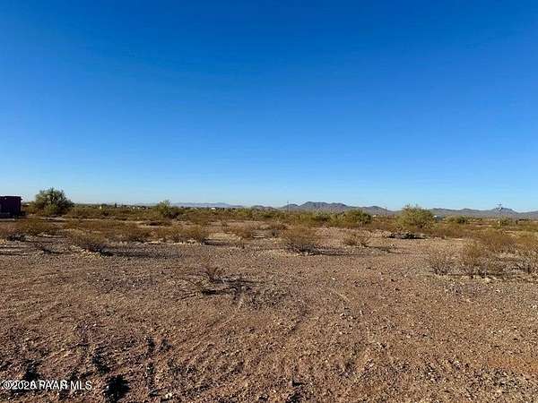 1 Acre of Residential Land for Sale in Morristown, Arizona