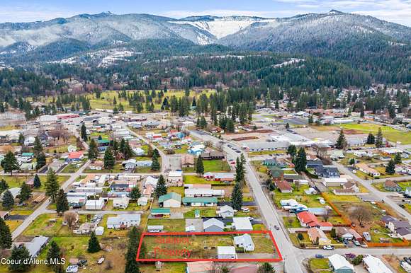 0.5 Acres of Residential Land with Home for Sale in Pinehurst, Idaho