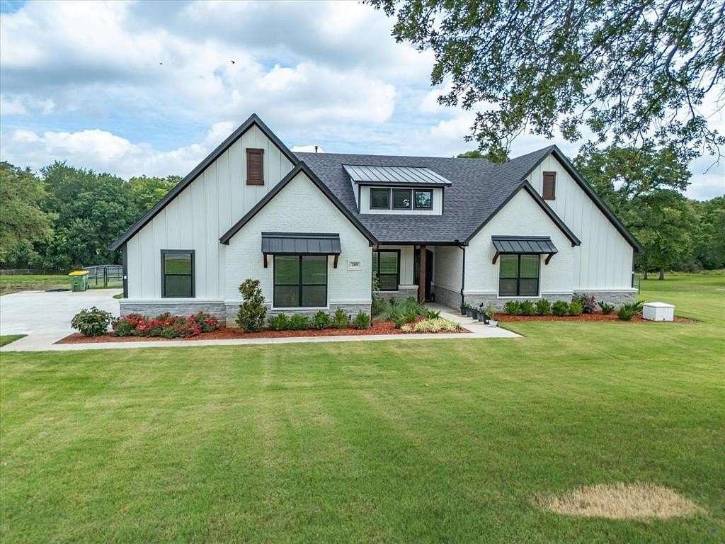 4.55 Acres of Residential Land with Home for Sale in Decatur, Texas