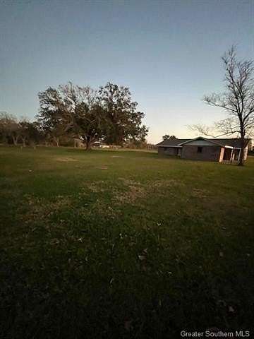 2.885 Acres of Residential Land with Home for Sale in Iowa, Louisiana