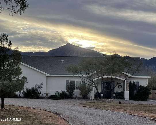 4 Acres of Residential Land with Home for Sale in Hereford, Arizona