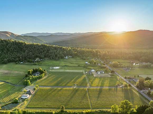 17.6 Acres of Land with Home for Sale in Grants Pass, Oregon