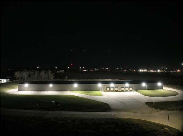 6 Acres of Improved Commercial Land for Sale in Waterloo, Iowa