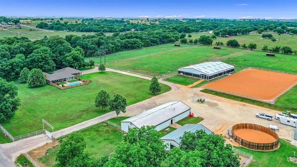 34.09 Acres of Agricultural Land with Home for Sale in Gainesville, Texas