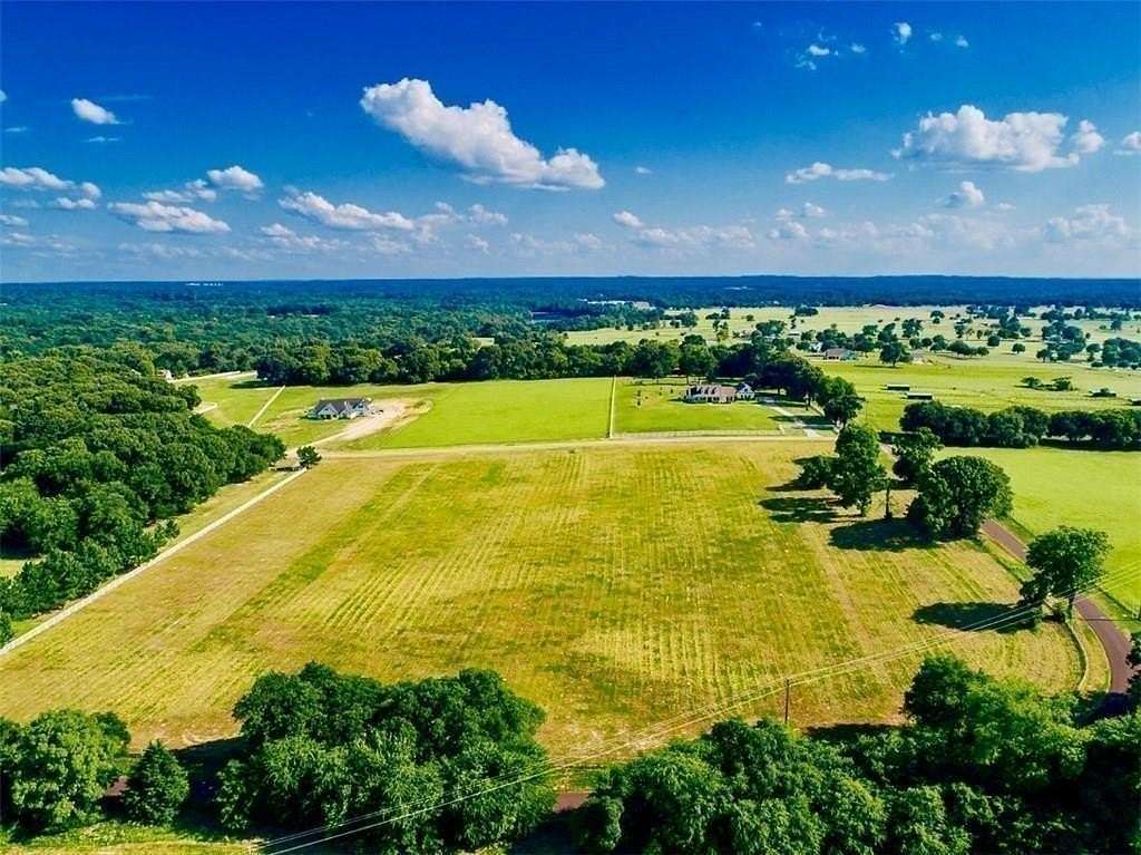 10 Acres of Land for Sale in Lindale, Texas