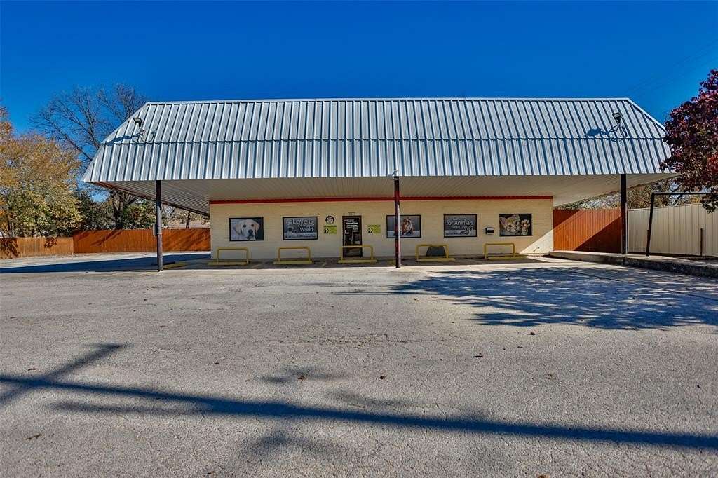 0.44 Acres of Commercial Land for Sale in Gainesville, Texas