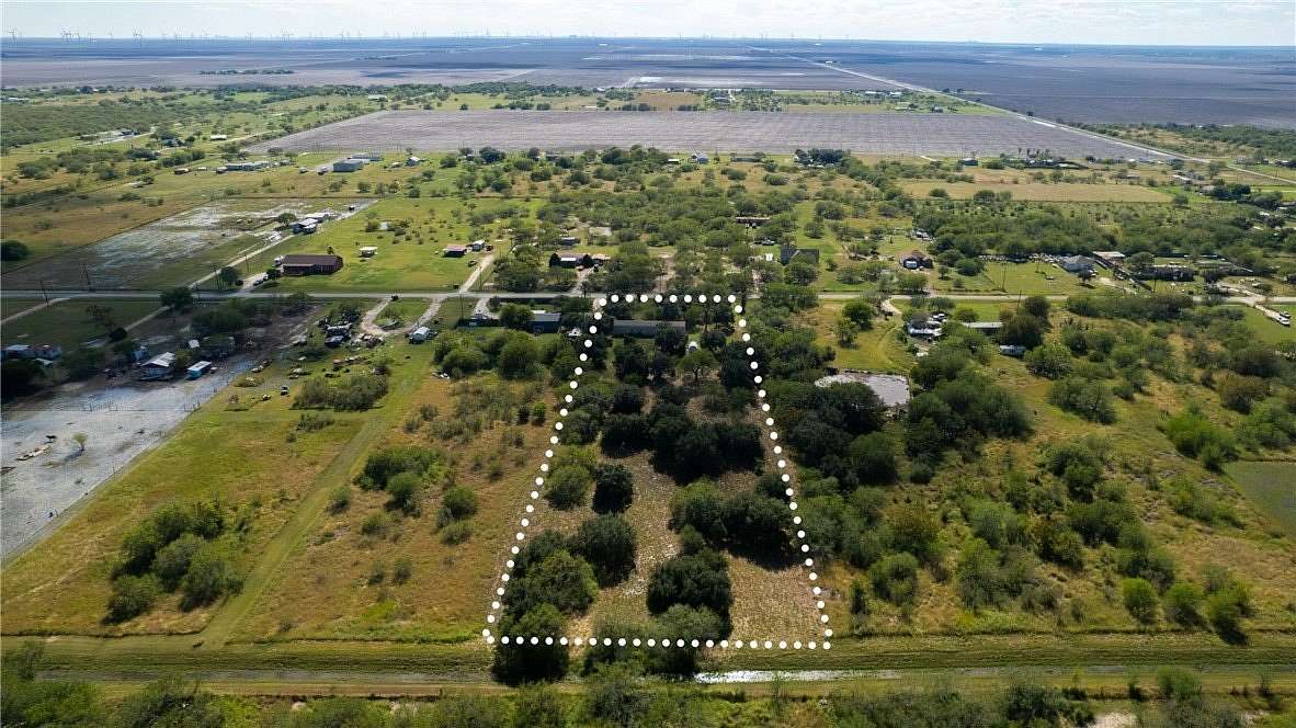 2.5 Acres of Residential Land with Home for Sale in Sinton, Texas