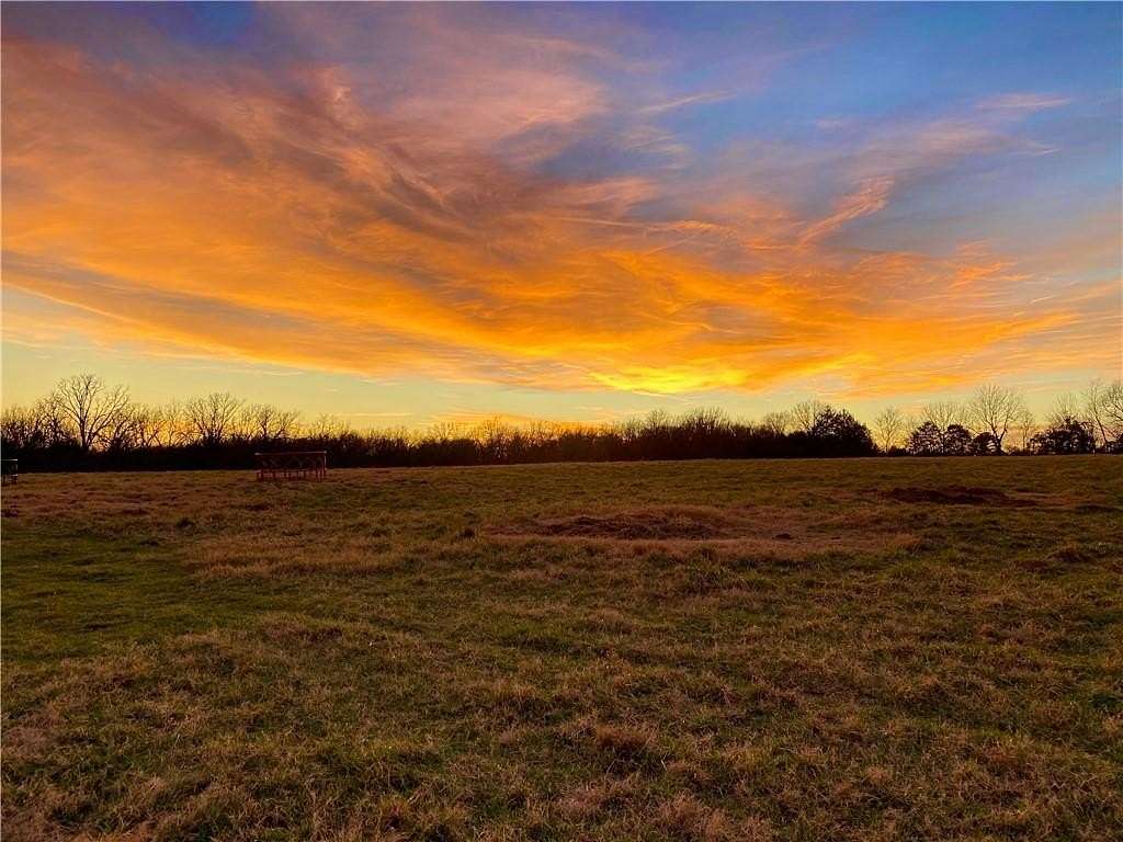 6 Acres of Land for Sale in Fayetteville, Arkansas