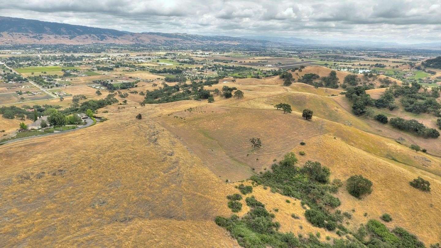 20 Acres of Land for Sale in San Martin, California