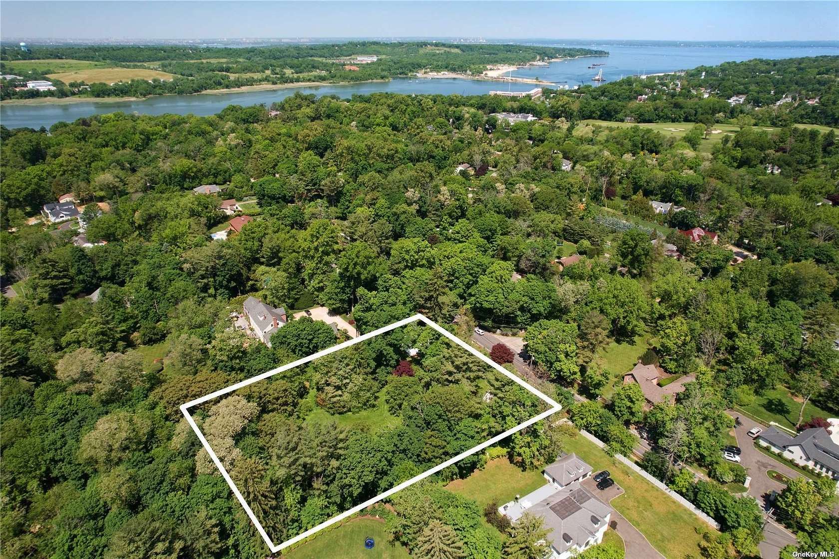 2 Acres of Residential Land for Sale in Roslyn Harbor, New York