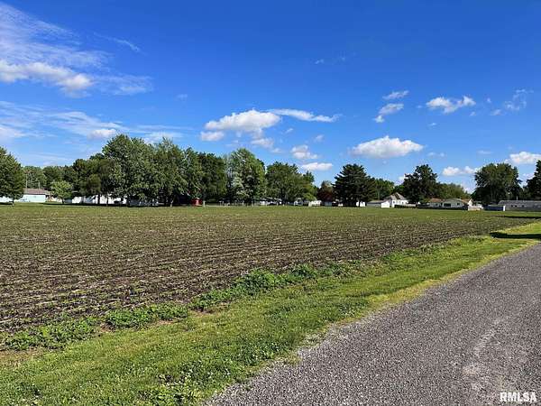 6.69 Acres of Land for Sale in Taylorville, Illinois