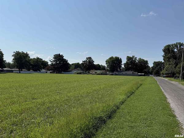 6.69 Acres of Land for Sale in Taylorville, Illinois