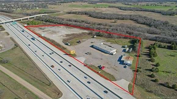 16 Acres of Improved Commercial Land for Sale in Calera, Oklahoma