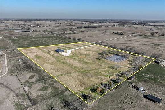 12.642 Acres of Land with Home for Sale in Whitesboro, Texas