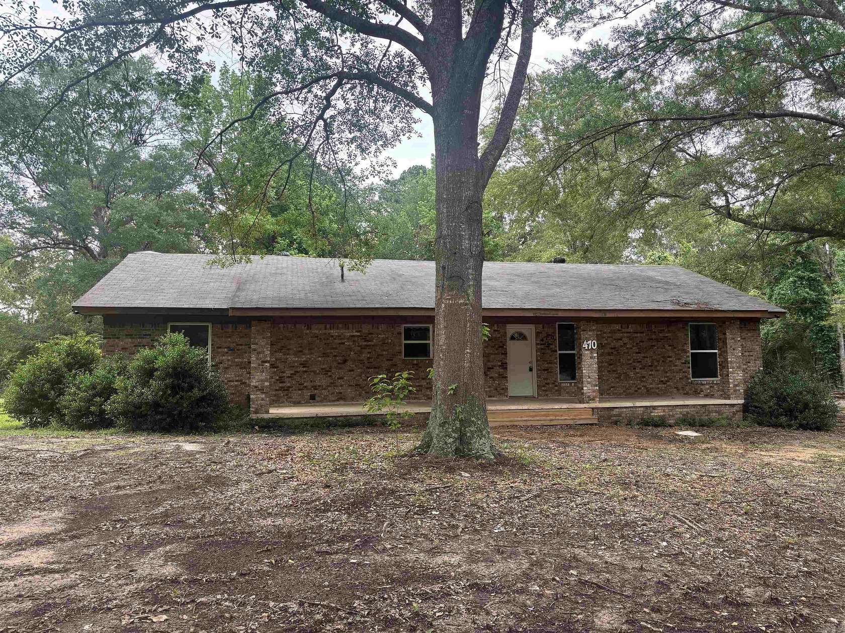 4.6 Acres of Land with Home for Sale in Camden, Arkansas